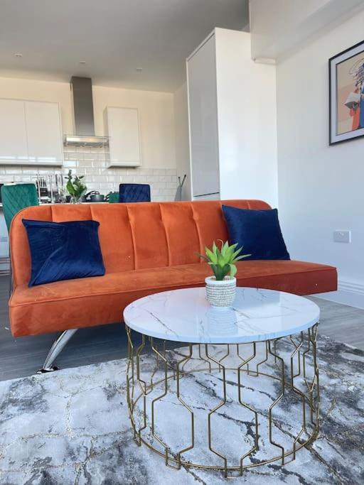 1 Bedroom Apartment - Flitwick - Contractor Friendly - Tourist Ready - Full Kitchen - Wifi - Smart Tv - Sofa Bed - Free Parking - Ideal For Short Or Long Stays ภายนอก รูปภาพ