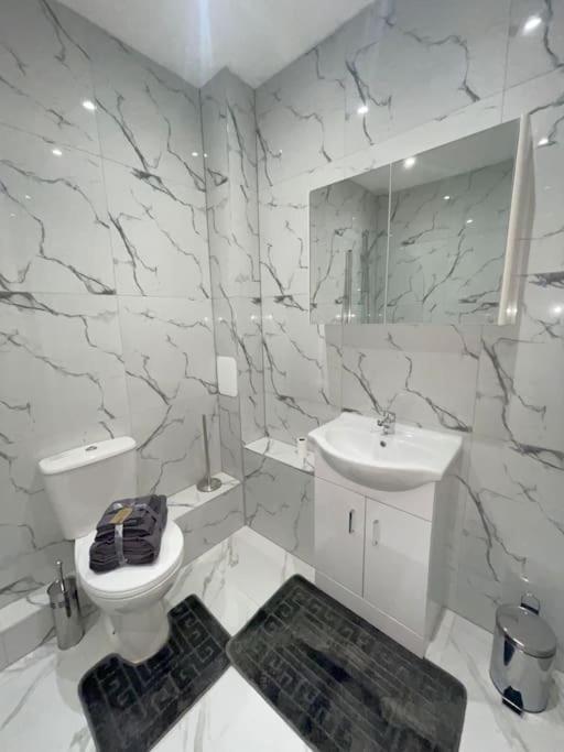 1 Bedroom Apartment - Flitwick - Contractor Friendly - Tourist Ready - Full Kitchen - Wifi - Smart Tv - Sofa Bed - Free Parking - Ideal For Short Or Long Stays ภายนอก รูปภาพ