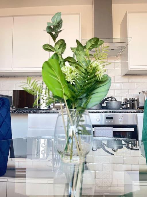 1 Bedroom Apartment - Flitwick - Contractor Friendly - Tourist Ready - Full Kitchen - Wifi - Smart Tv - Sofa Bed - Free Parking - Ideal For Short Or Long Stays ภายนอก รูปภาพ