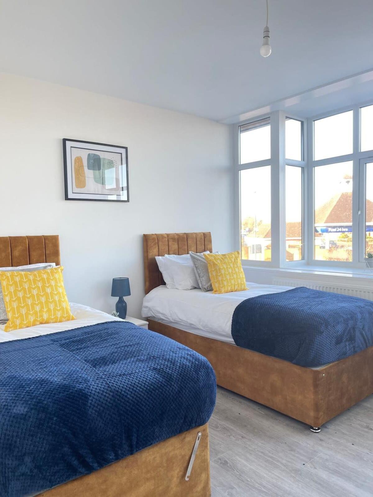 1 Bedroom Apartment - Flitwick - Contractor Friendly - Tourist Ready - Full Kitchen - Wifi - Smart Tv - Sofa Bed - Free Parking - Ideal For Short Or Long Stays ภายนอก รูปภาพ